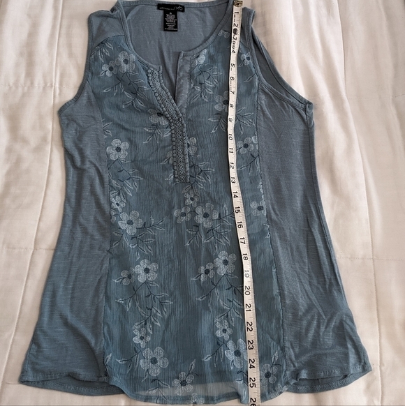 PRETTY textured rxb sleeveless top size Medium - Picture 3 of 6